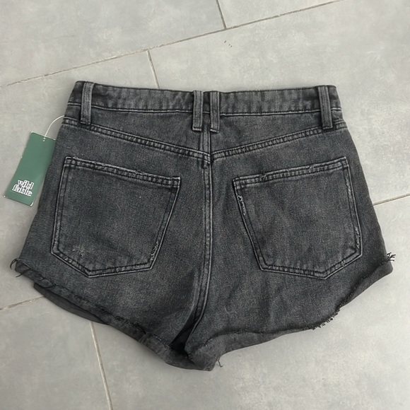 Wild Fable Jeans Highest Rise CHEEKY Shorts Distressed Black Denim Size 4 NWT - Picture 5 of 5